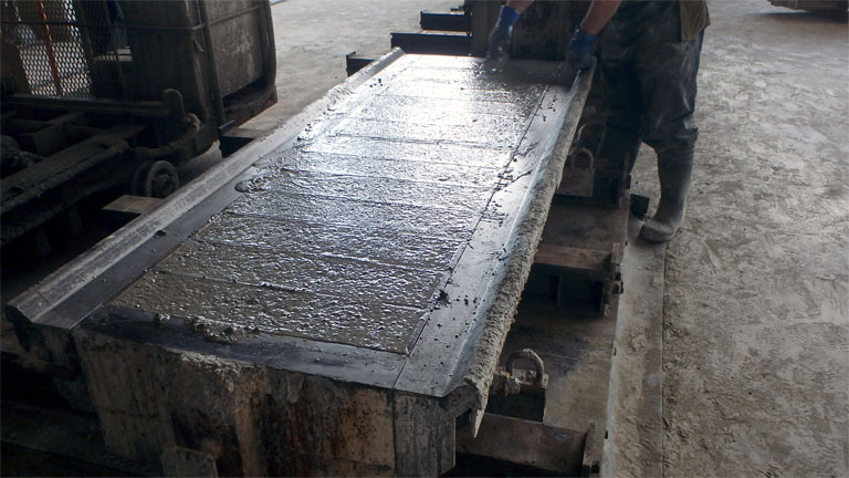 コンクリート二次製品は専用工場で製造されます。工場で作られるため天候等に左右されず安定した品質で提供することができます